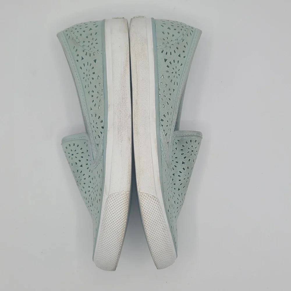Sperry seaside perforated