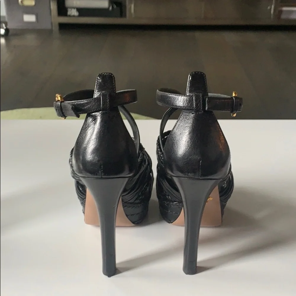 Prada reposhing this