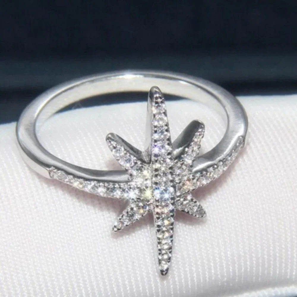 *NEW 18K White Gold Diamond Shooting Star Ring