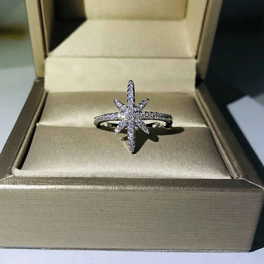 *NEW 18K White Gold Diamond Shooting Star Ring