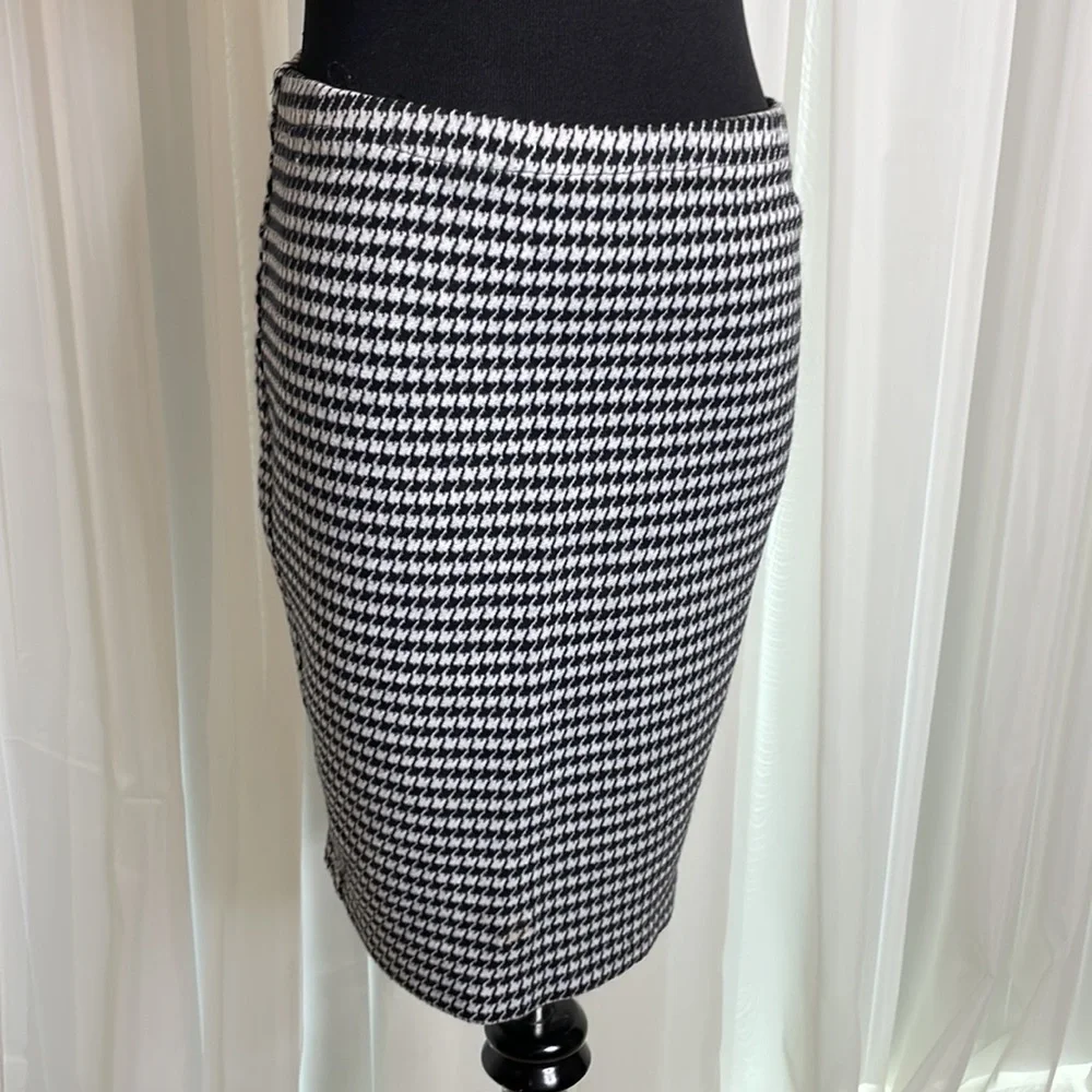 N/A checkered pencil