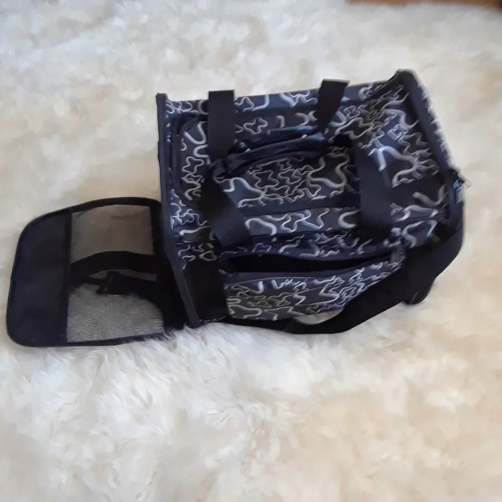 N/A pet carrier