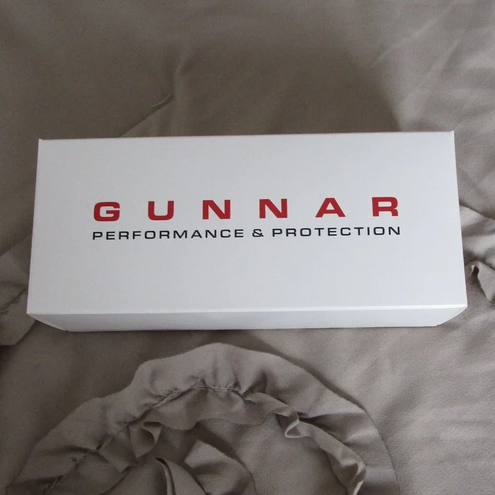 Gunnar pouch cloth glasses