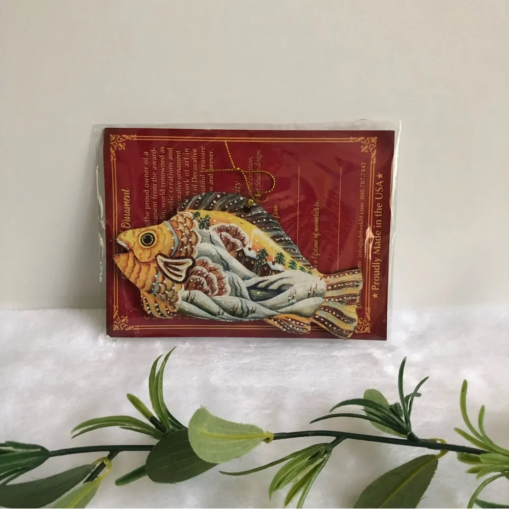 Designocracy Fish Wooden Christmas Ornament, Set of 2