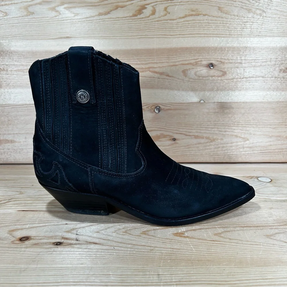 Circle S western cowgirl circle