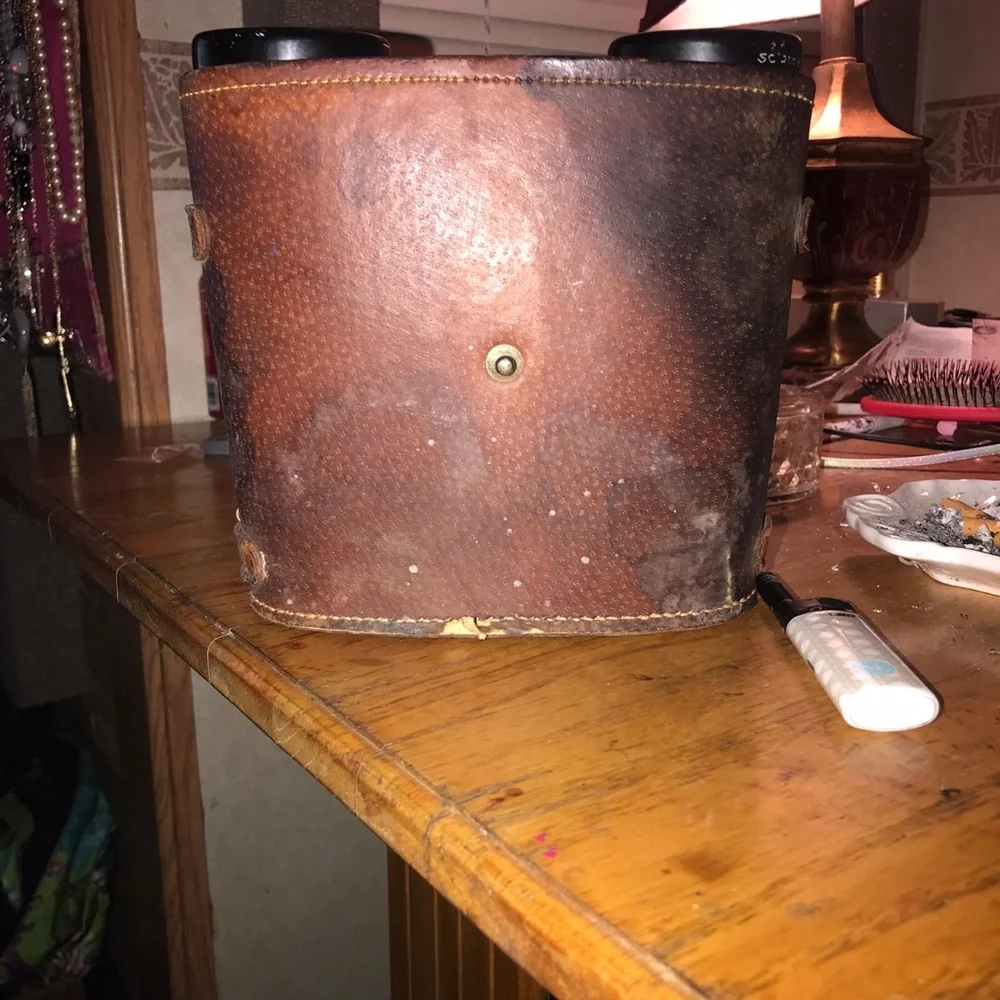 Victory binoculars 1900s leather