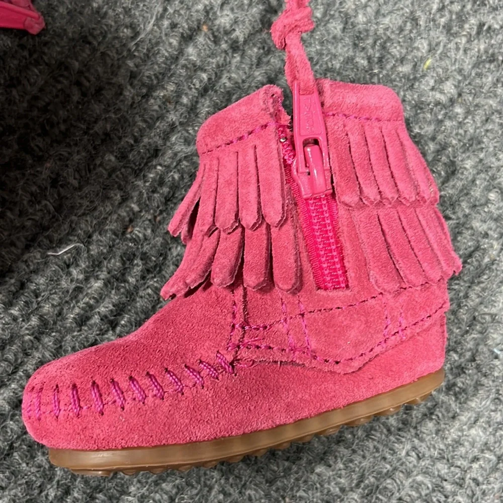 Minnetonka Kid’s Pink Double Fringe Zip Up Bootie (3198)