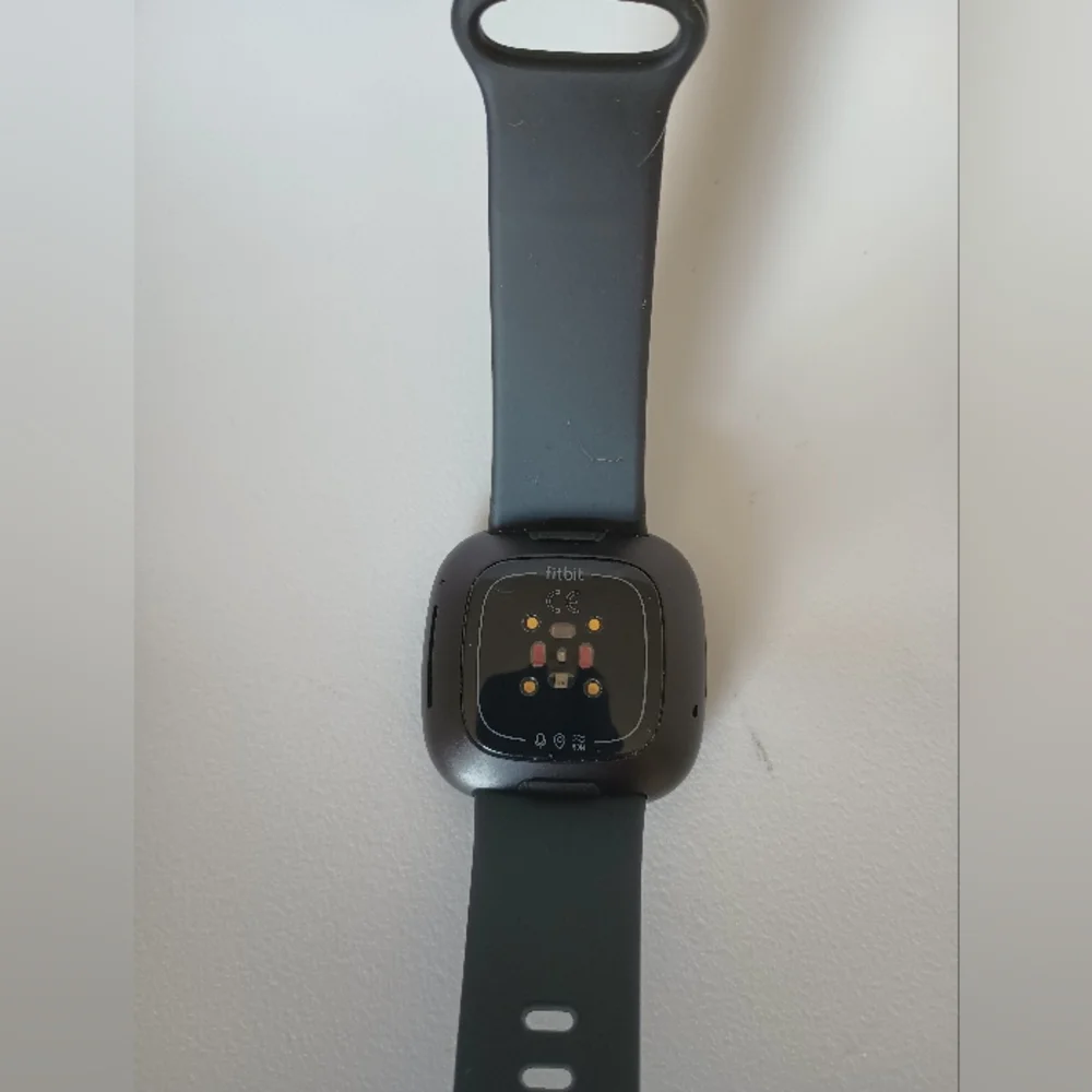 fitbit black minimalist