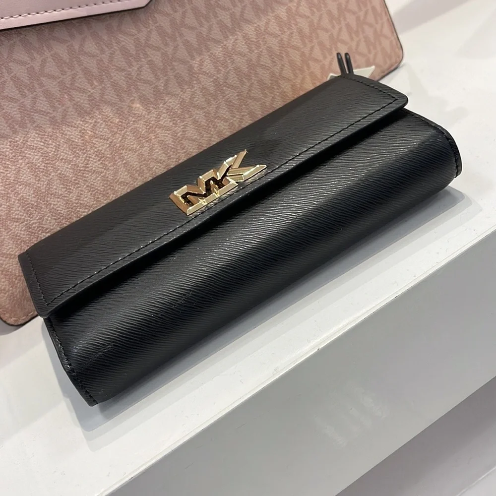 black authentic bill