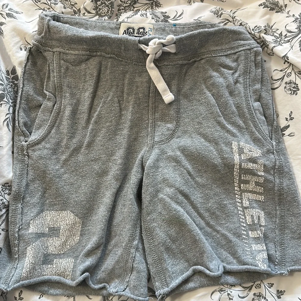 Children’s Place (bundle of 3) shorts with drawstring.  Excellent condition SZ 4