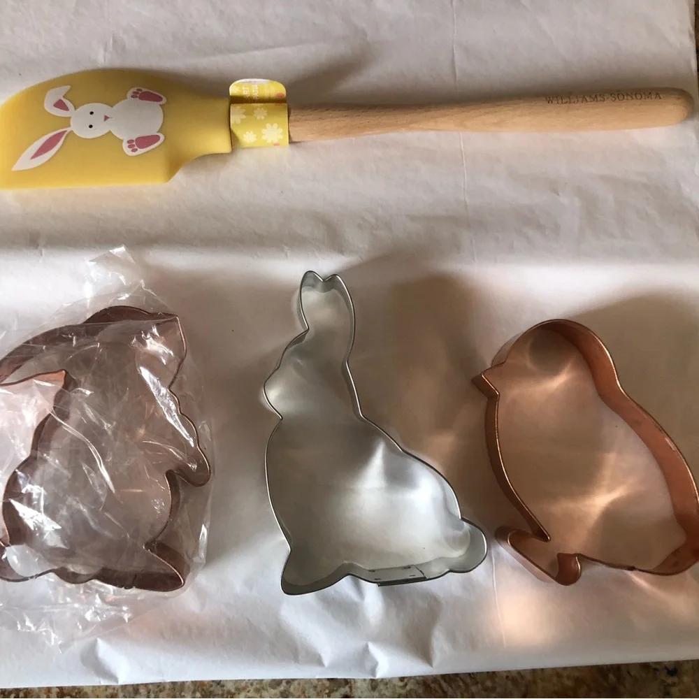 Easter NWT Williams Sonoma spatula and 3 cookie cutters