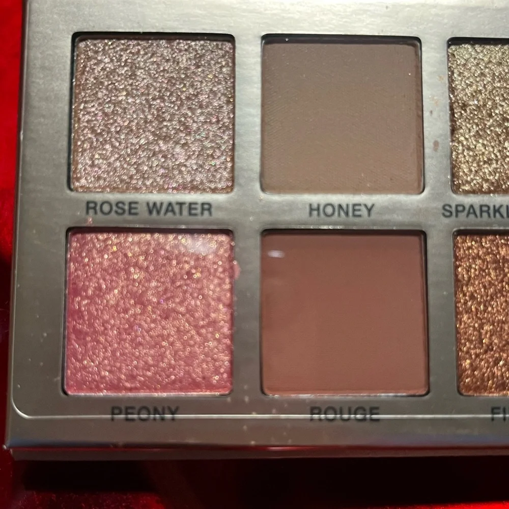 Anastasia Beverly Hills bronzer swatched downsizing