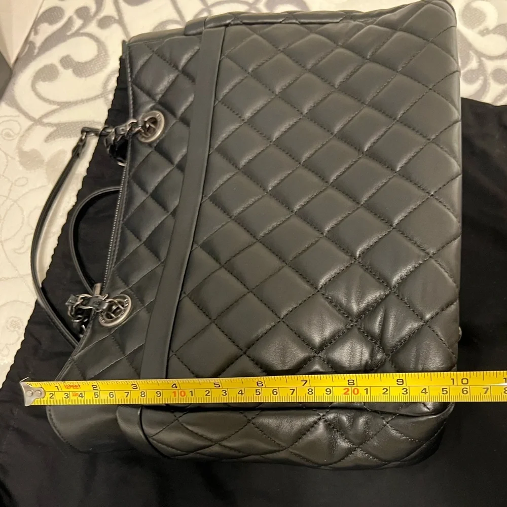Chanel shoulder handbag with zipper