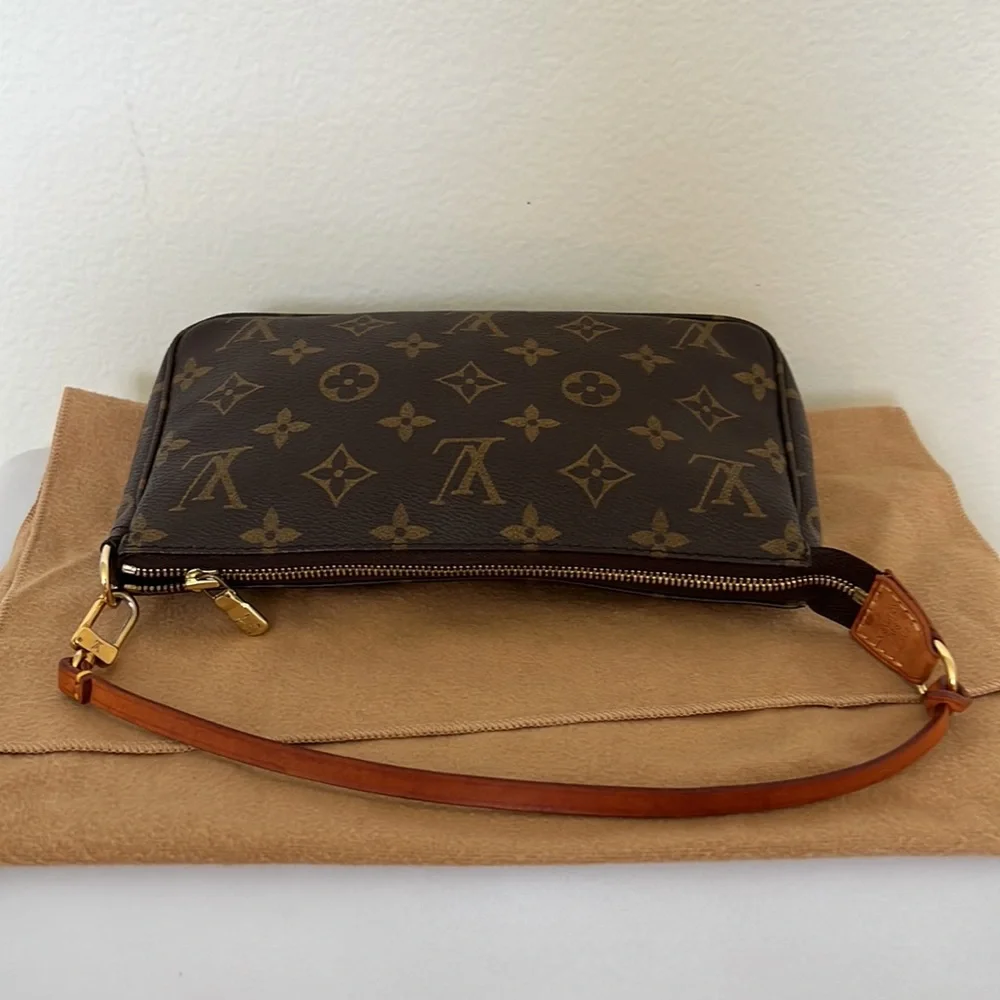 Louis Vuitton pochette some louis