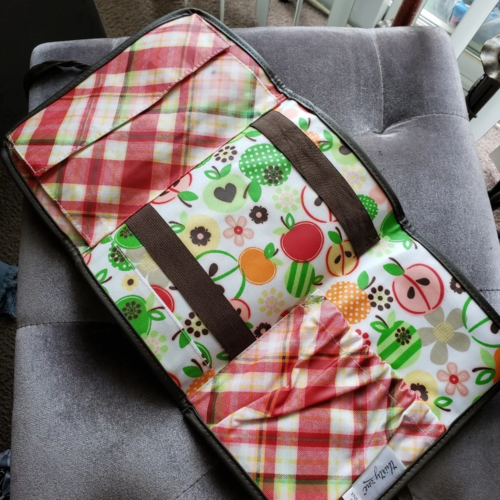 Thirty-One Tri Fold Tablet Organizer iPad Ereader Kindle Vinyl Coated Fabric