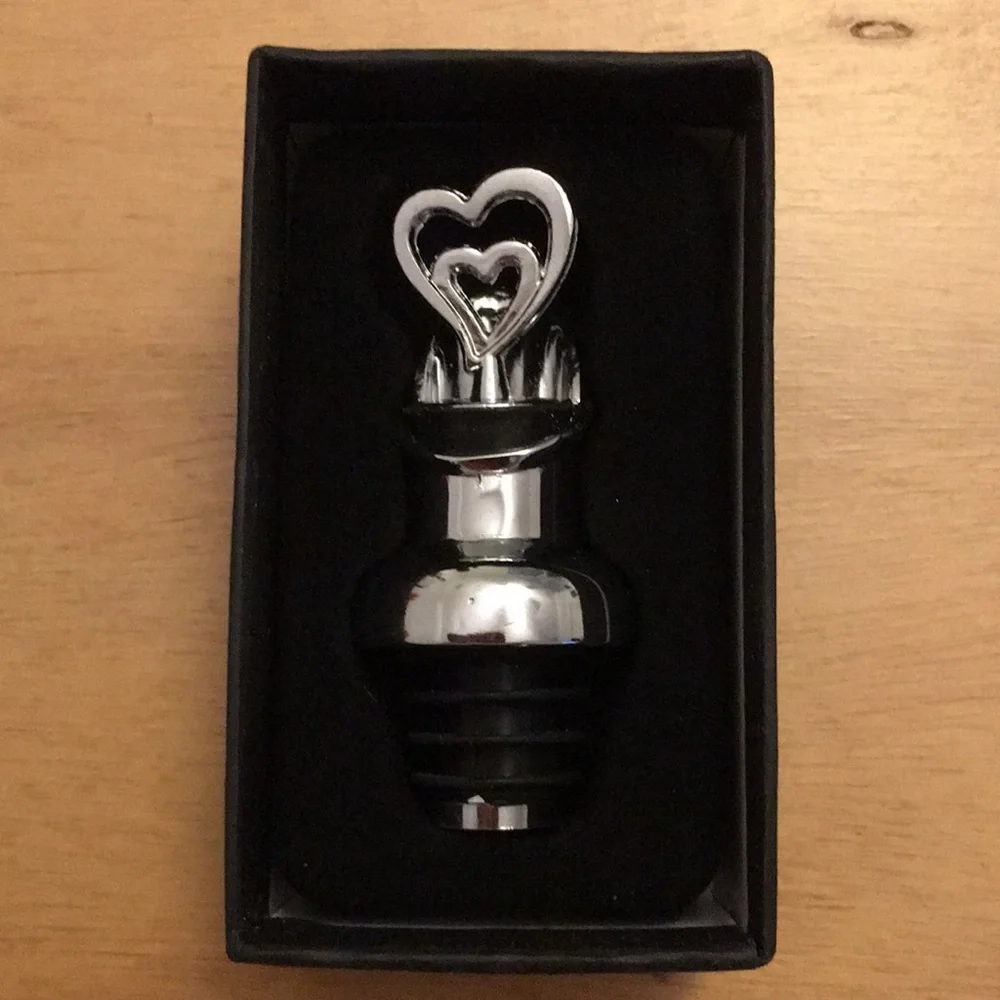 New Silver Hearts Wine Cork Stopper with Professional Wine Pourer Gift Boxed
