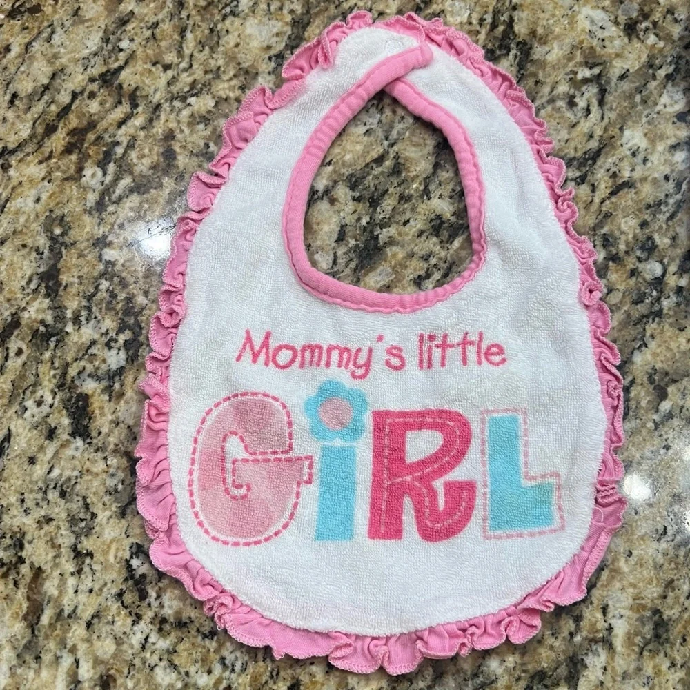 🦄$2 add on item❤️2/$15❤️5/$25❤️ GERBER | “Mommy’s little gurl” ruffle bib
