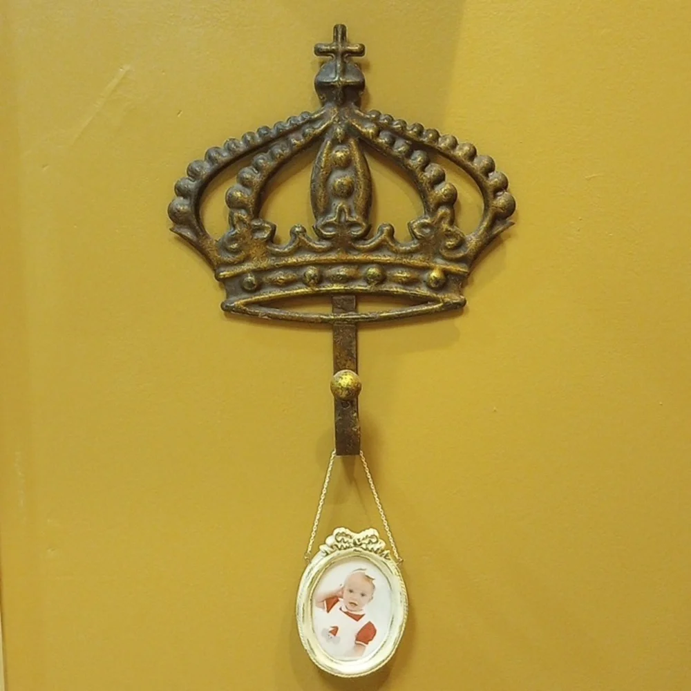 Crown Hook