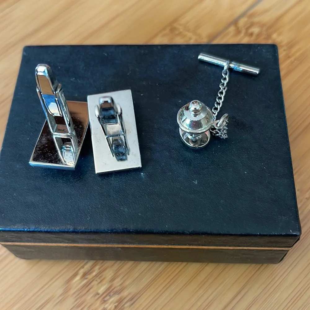 N/A features silver
