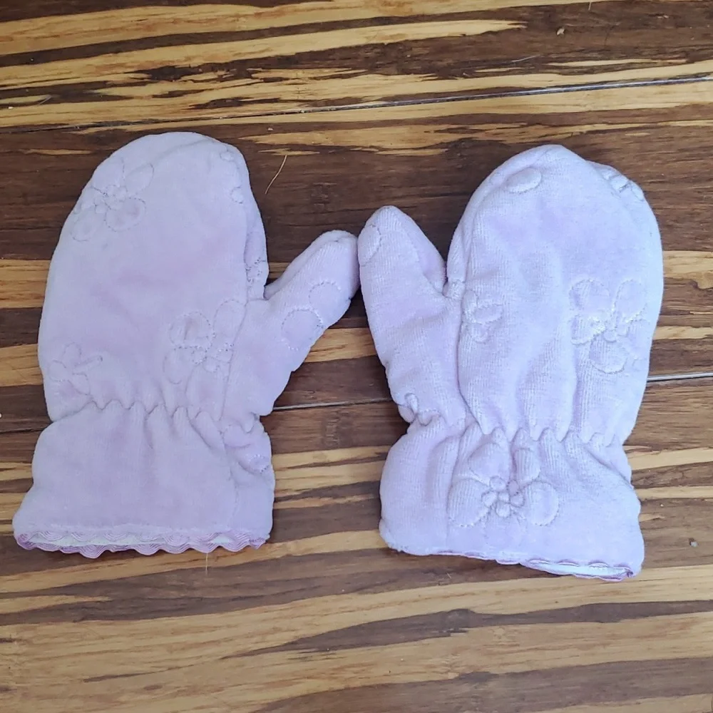 N/A lavender mittens