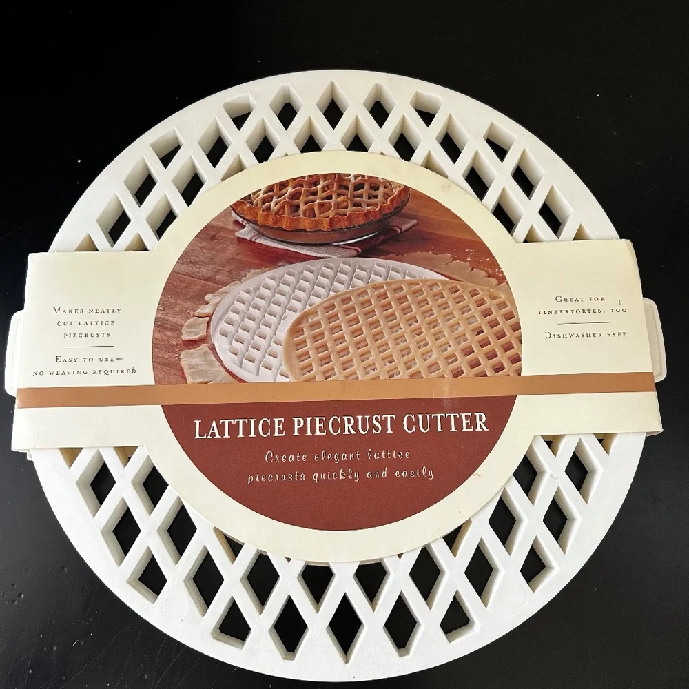 New Williams- Sonoma Lattice 12 inch Pie Crust Cutter. NWT