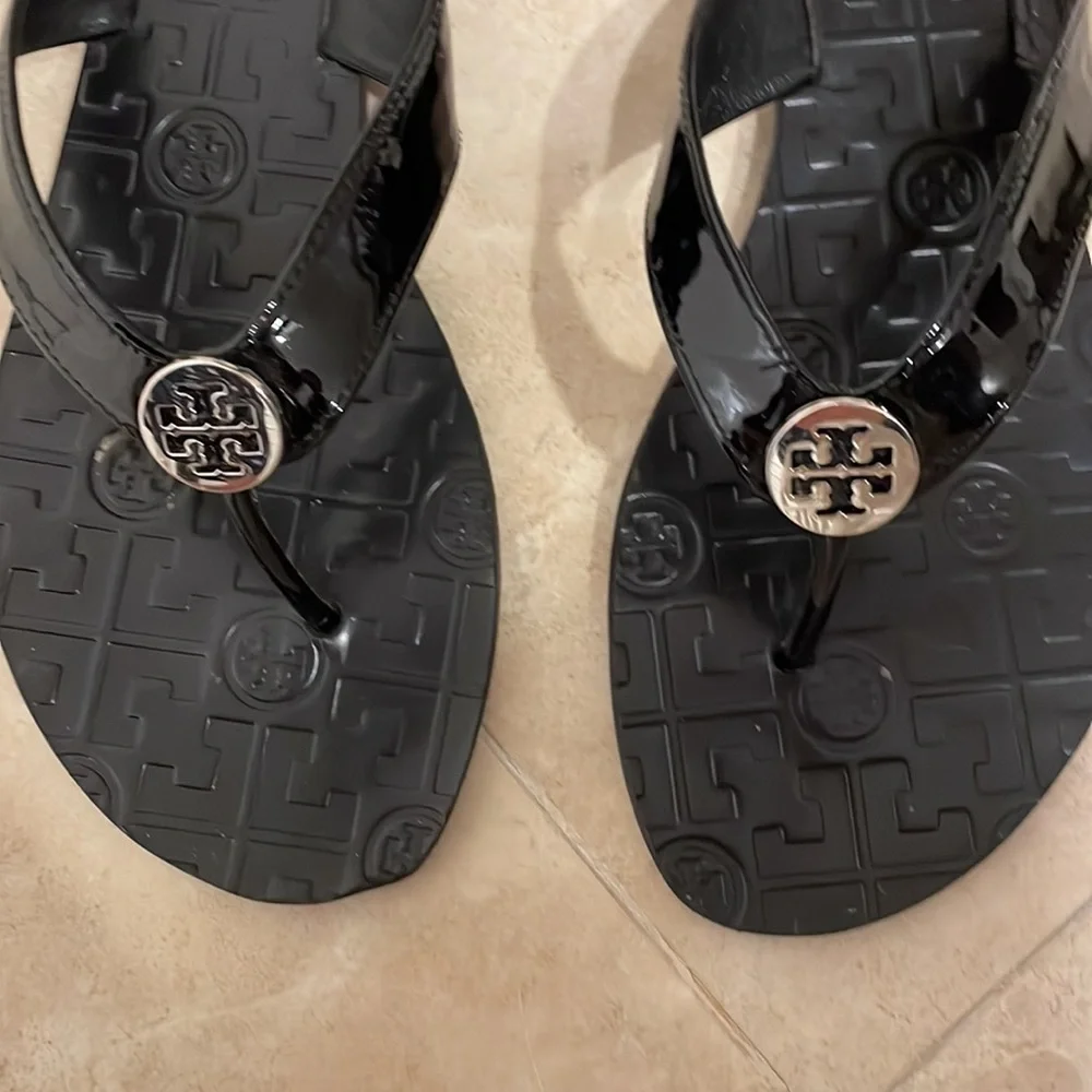 Tory Burch Thora Patent Leather Thong Sandal Black Sz 10