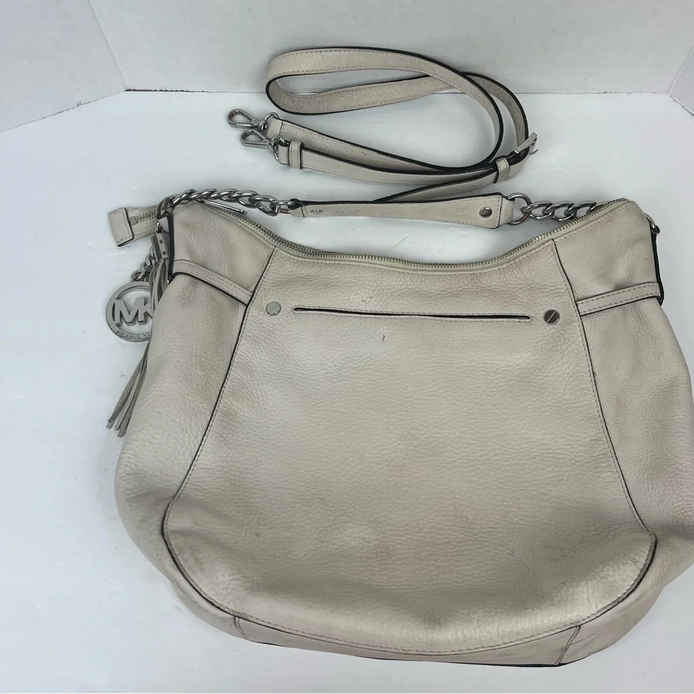 Micheal Kors cream leather shoulder bag w/crossbody strap