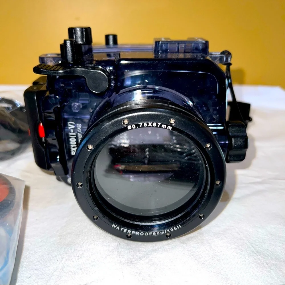 Sea frogs 195FT/60M Underwater Waterproof Camera Diving housing case