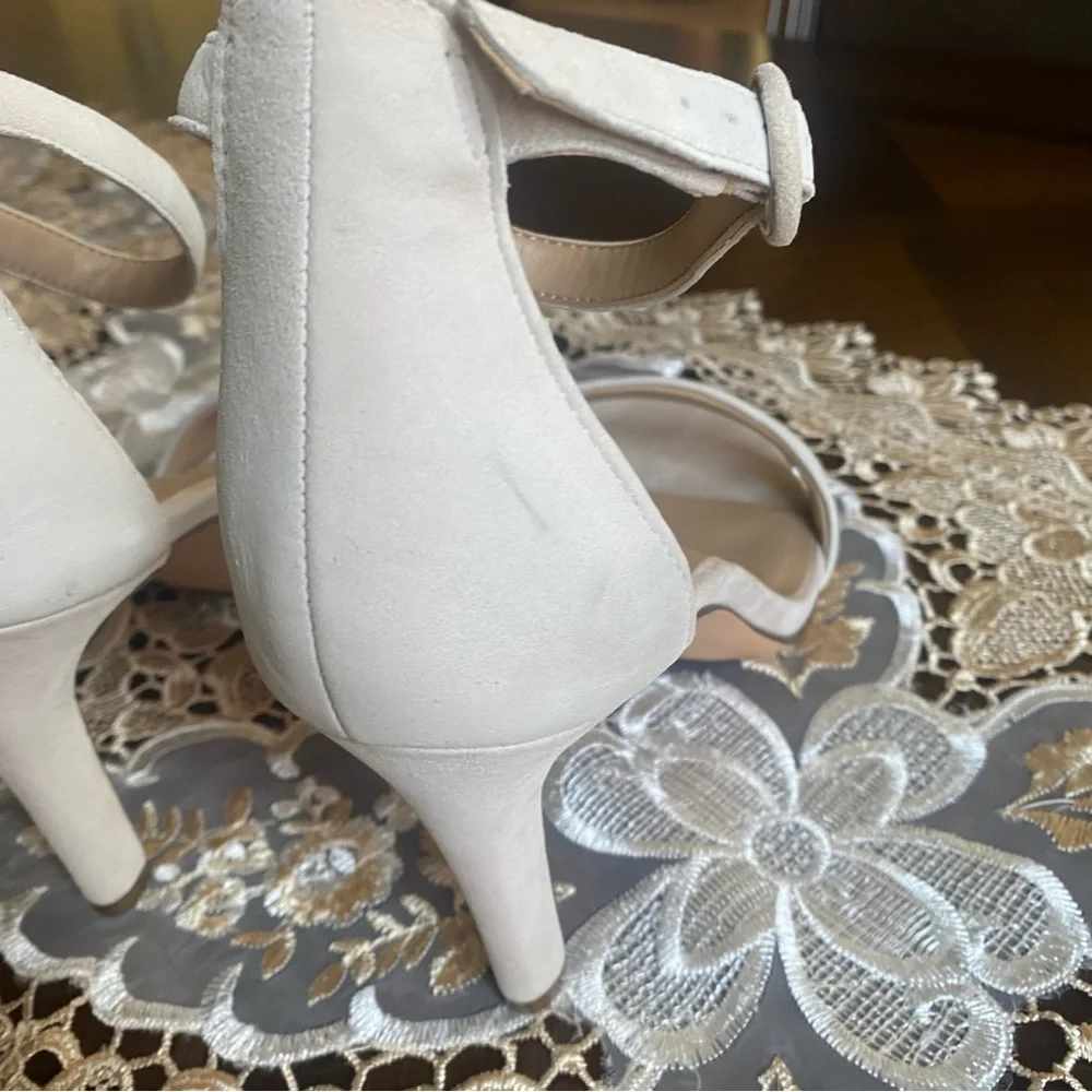 Naturalizer beige color
