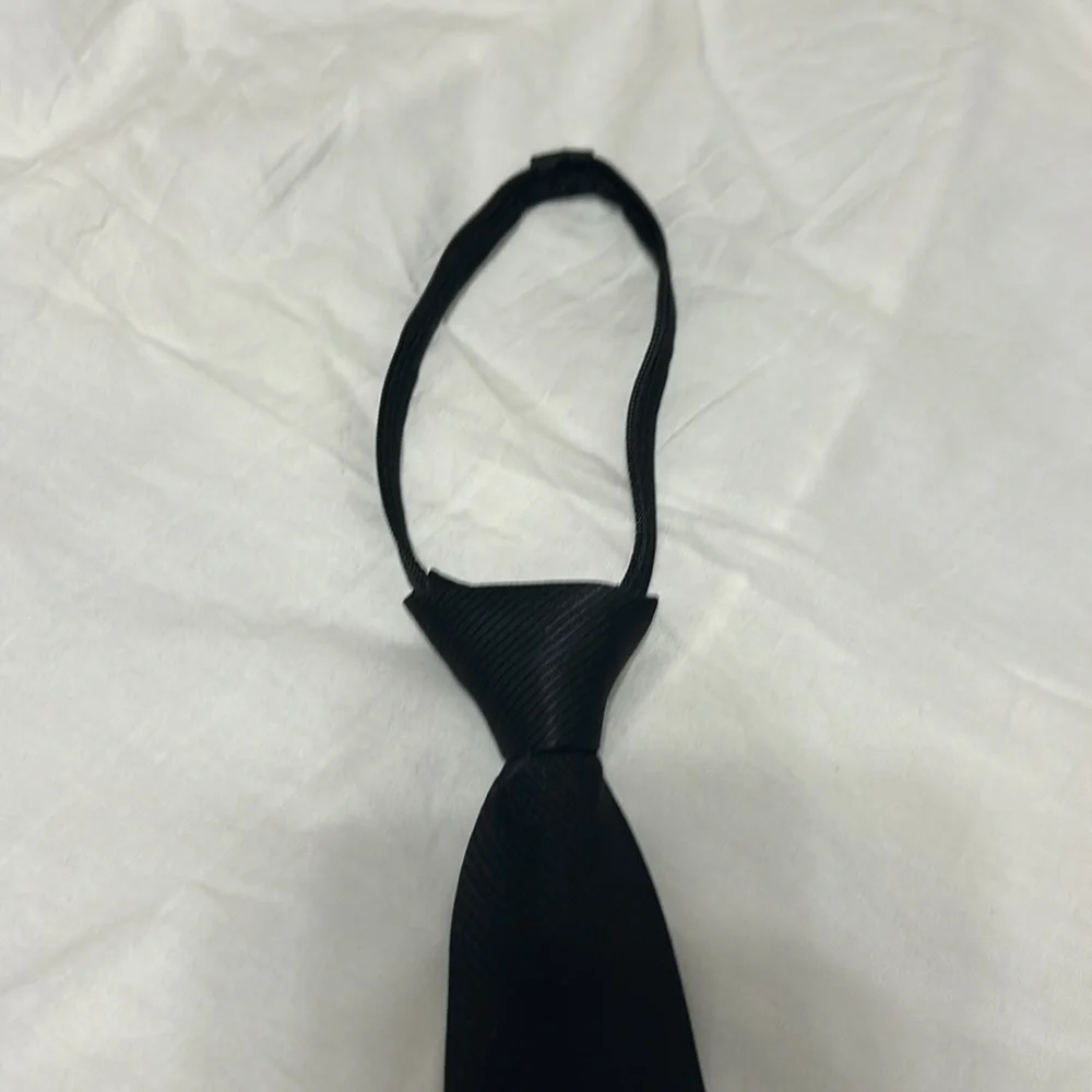 J. Khaki tie black