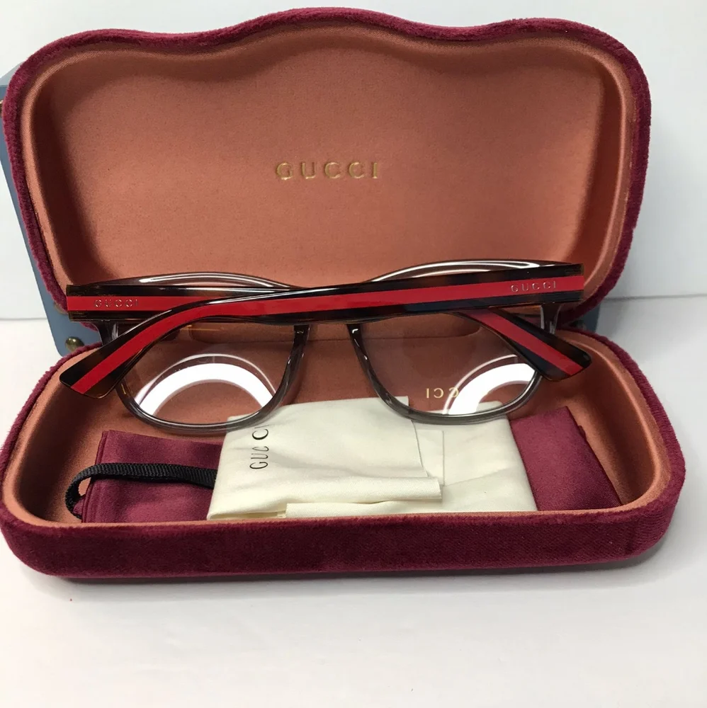 Gucci gg0004on features
