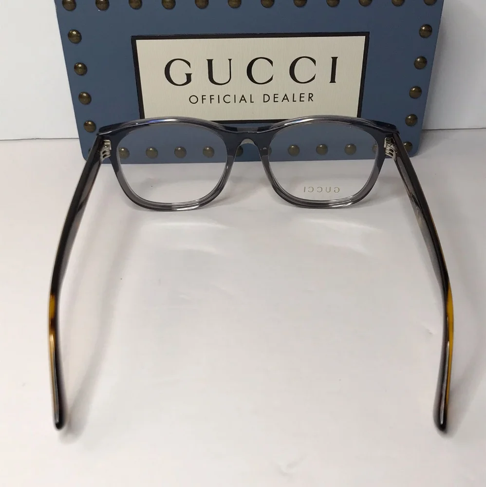 Gucci gg0004on features