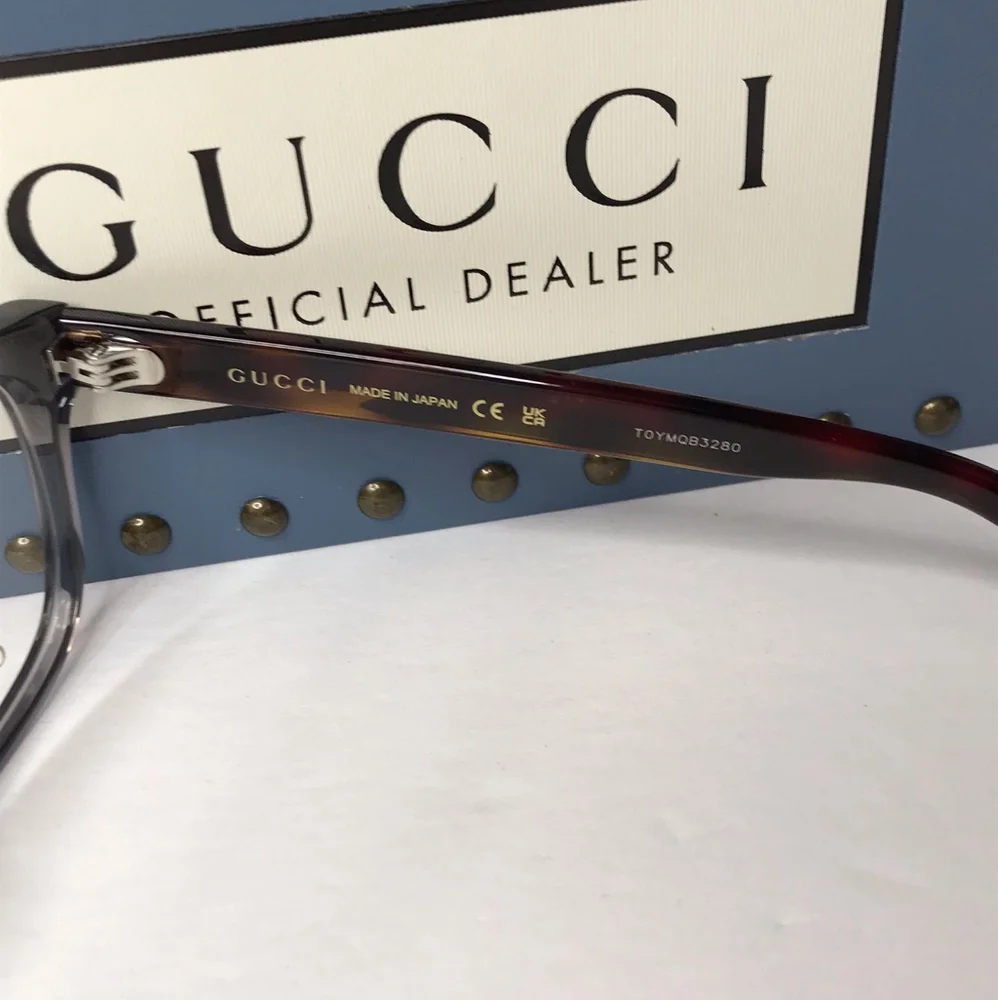 Gucci gg0004on features