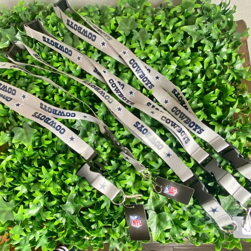 Dallas Cowboys Lanyard’s. Extra sturdy material. Detachable from around the neck