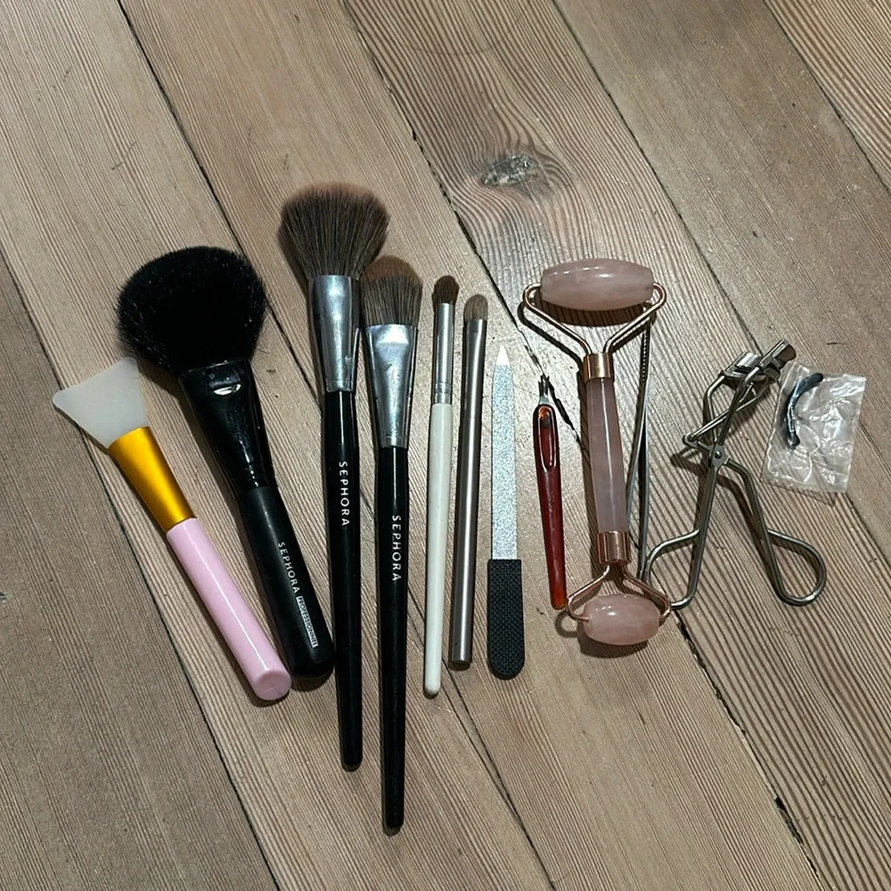 MOVING SALE - MAKE UP BRUSHES & TOOLS SET