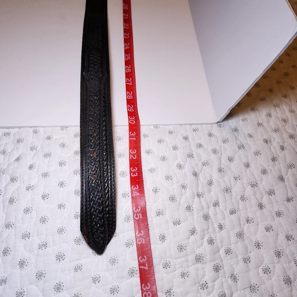 Silver Creek Collection Leather Belt Size 32