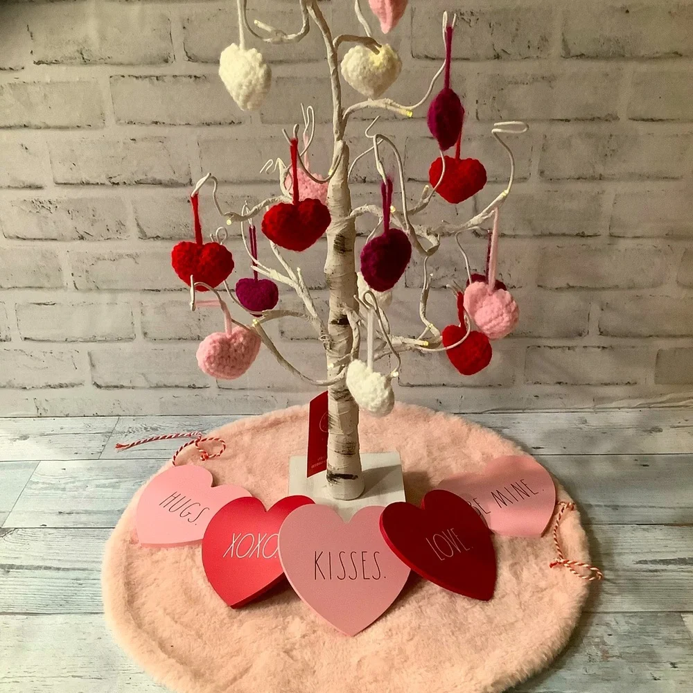 Rae Dunn Like New Heart Garland Only