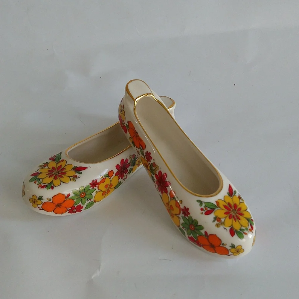 China Shoe Ashtrays Pair 1942 Haeng Nam Snow Bone Korea Shoes Flower Power