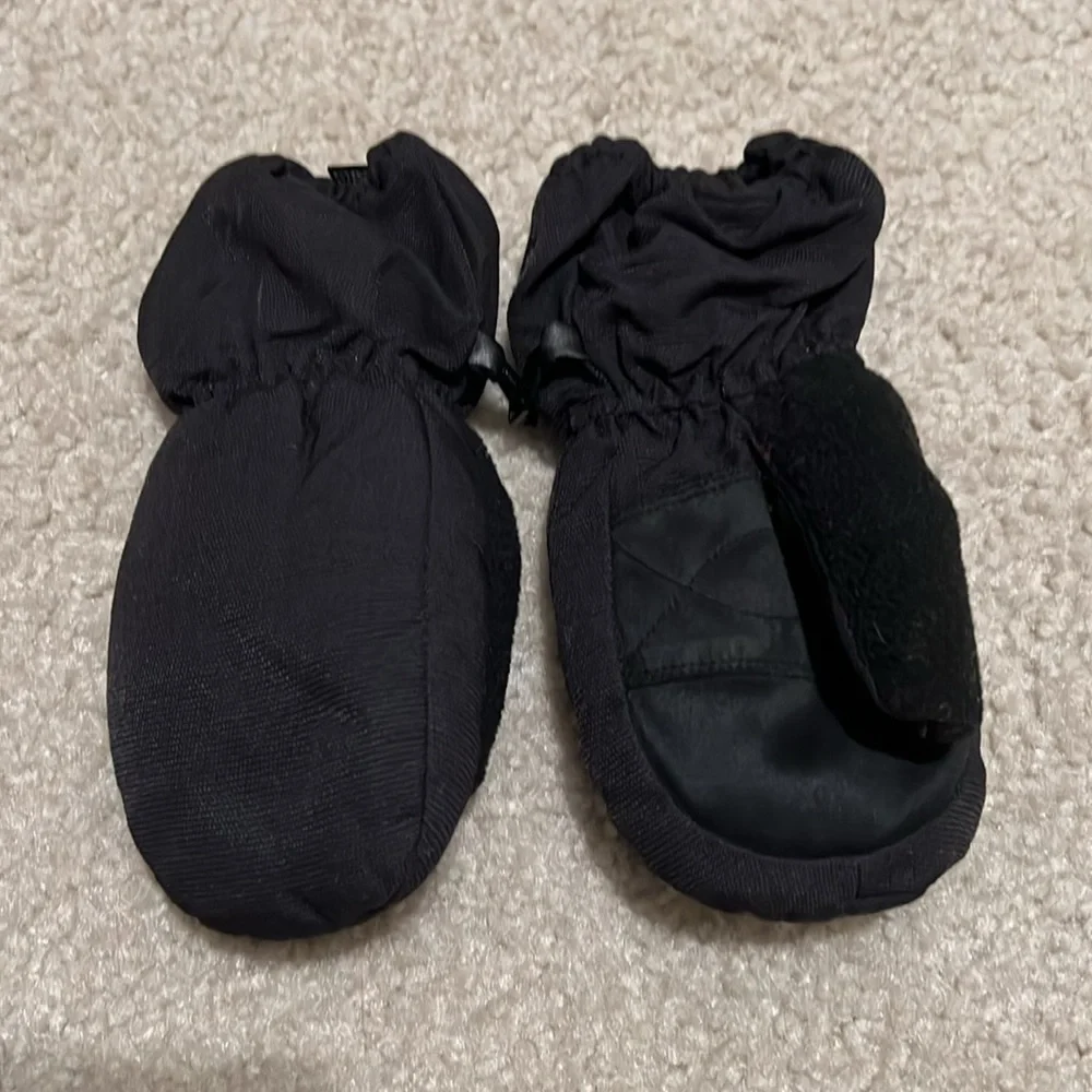 🎀2 for $8🎀 Toddler mittens with hook