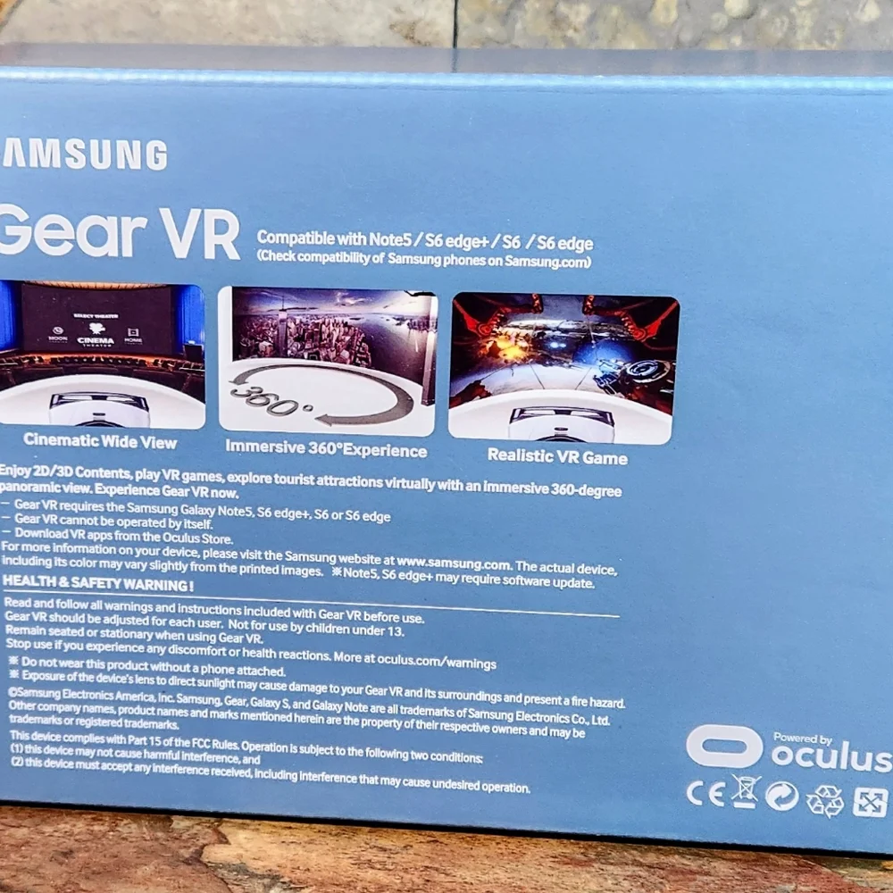 Samsung Gear VR Headset • Powered By Oculus • Fits Older Cell Phones