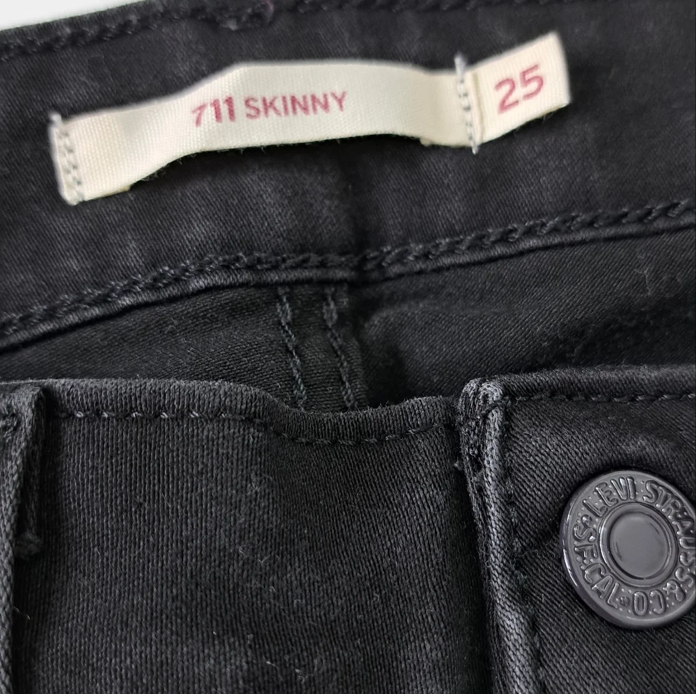 Levis levi black