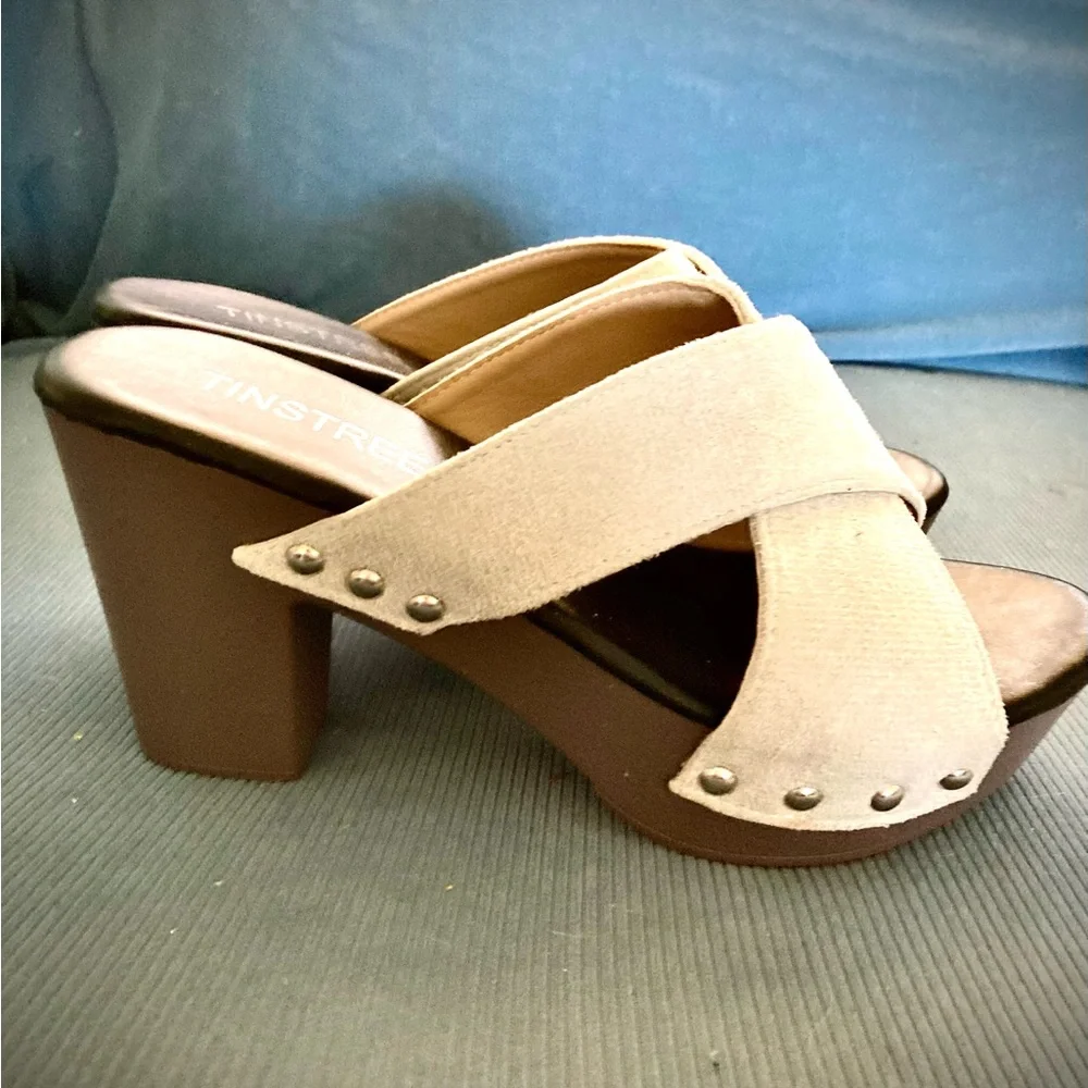 NWOB-TINSTREE Cross-Strap design 3”  Heel Sandals-White, Comfortable