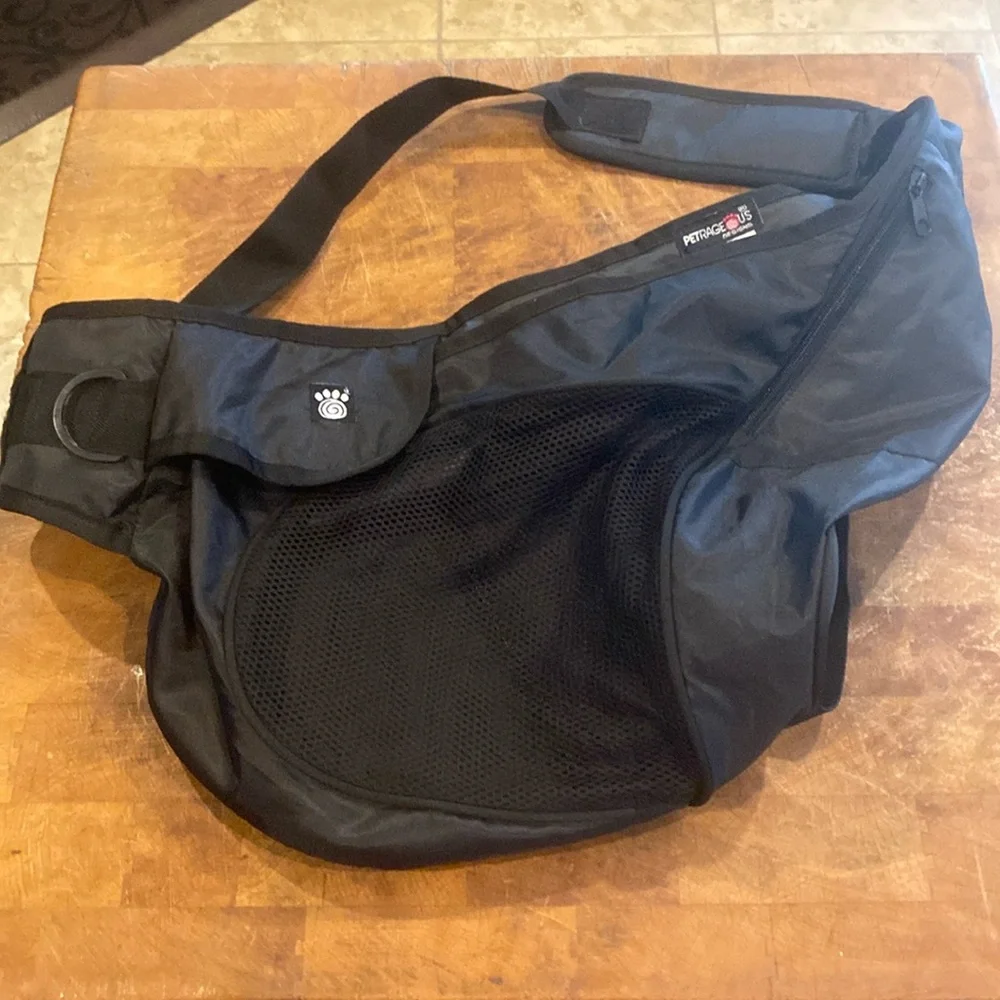 Petrageous pet sling