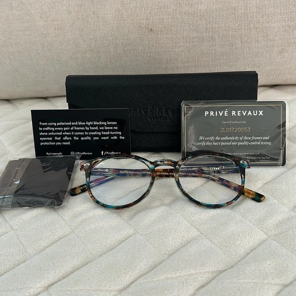 Prive’ Revaux tortoiseshell reader when