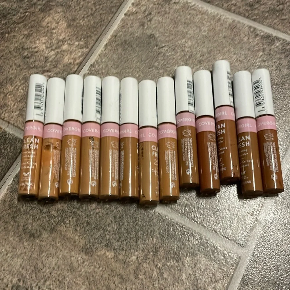 Lot of 13 Covergirl clean fresh hydrating concealer