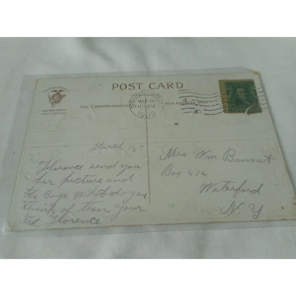 International Art Pub co vintage postcard