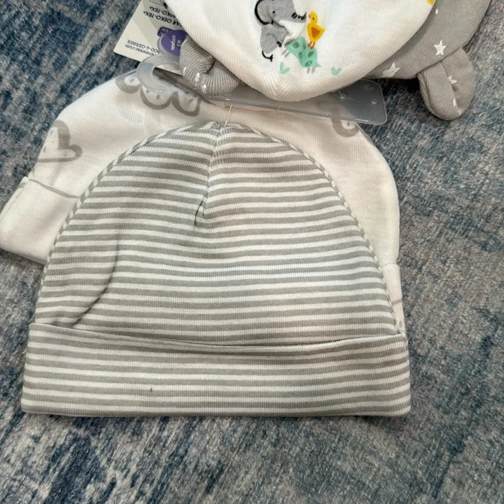 Gerber Set of 4 baby infant caps/ hats size 0-6 months