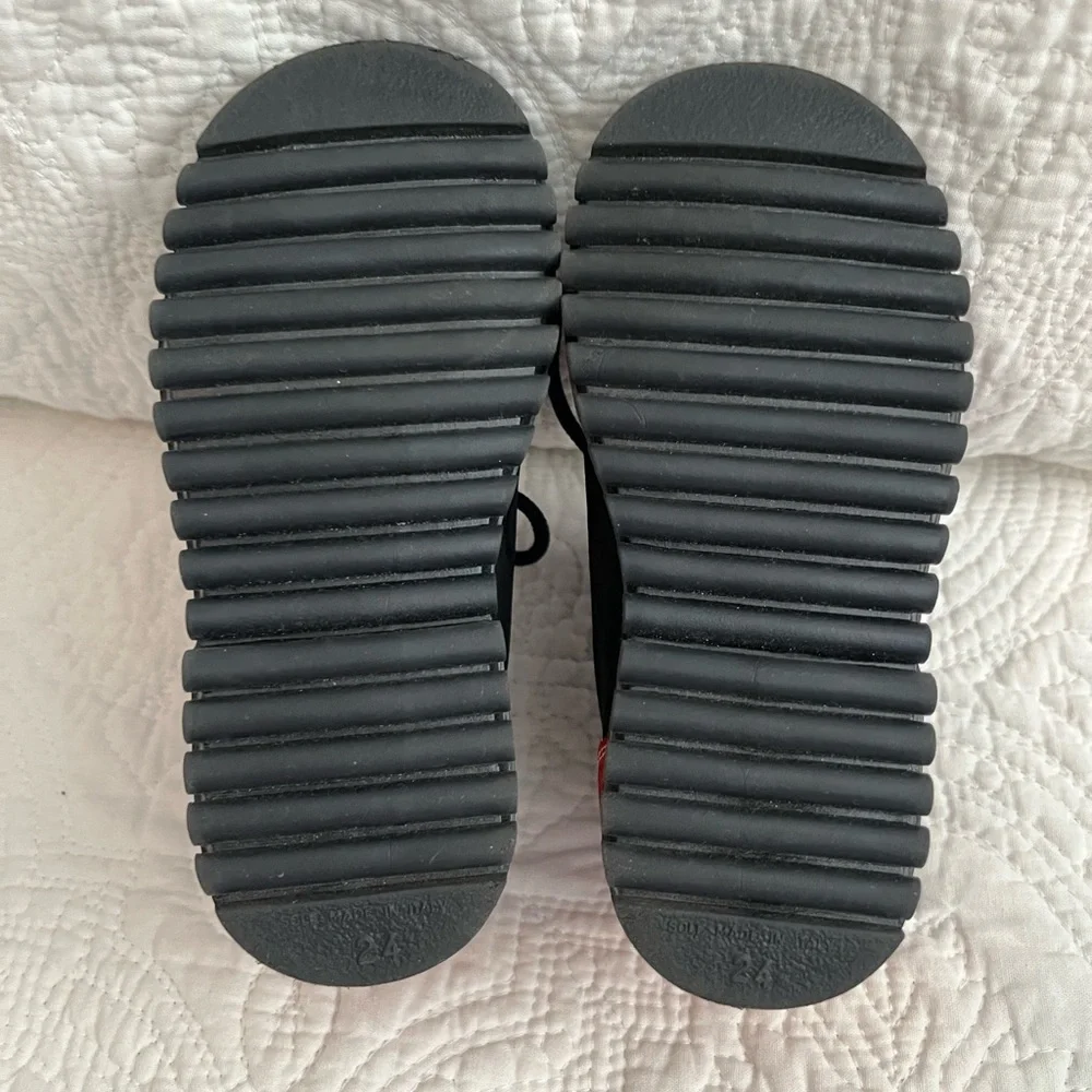 Kicket never worn