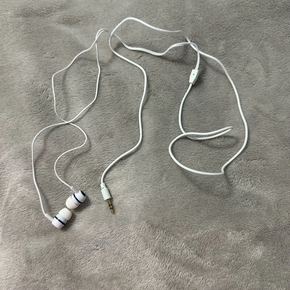 Samsung headphones new Never used