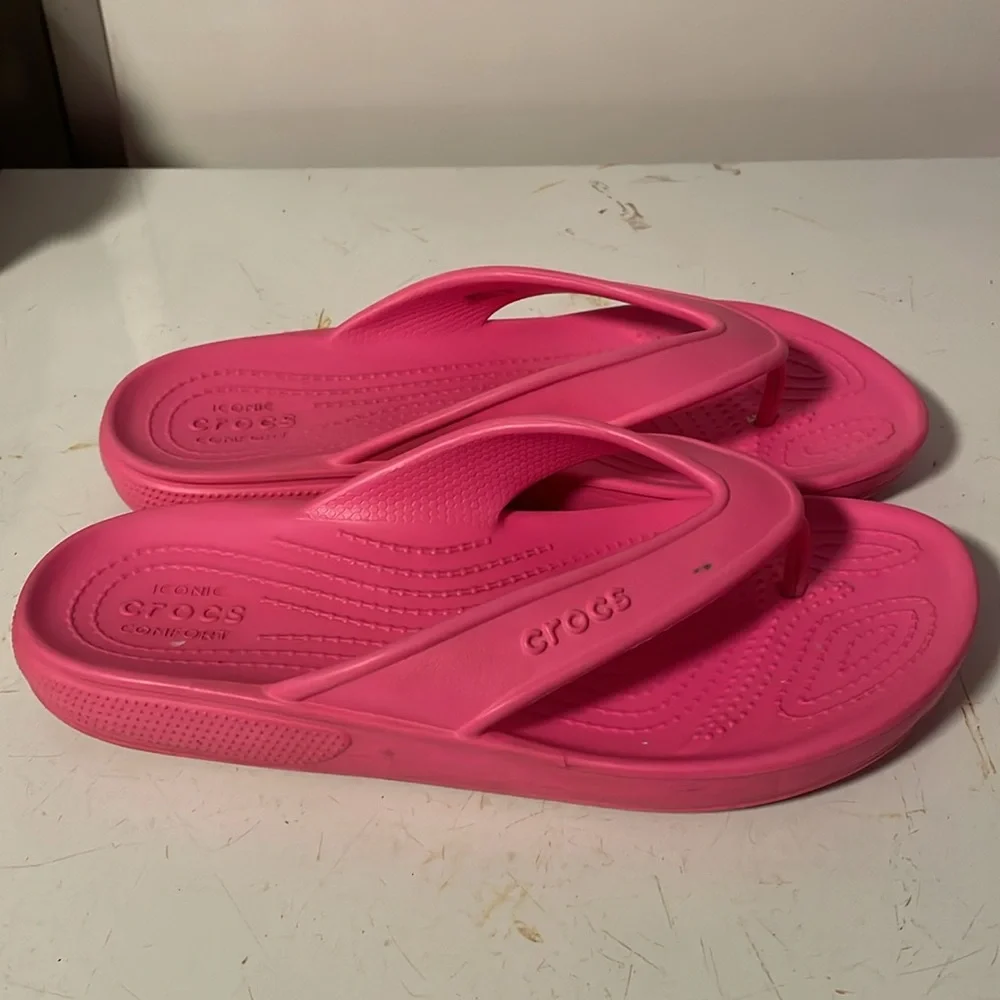 CROCS electric pink
